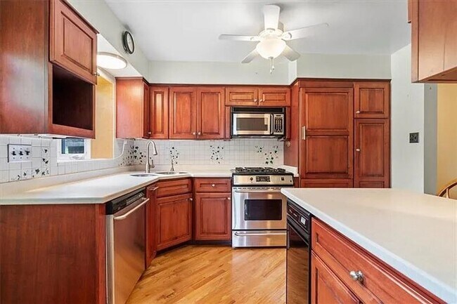 Foto del edificio - Charming 4 Bedroom 3 Bath house minutes wa...