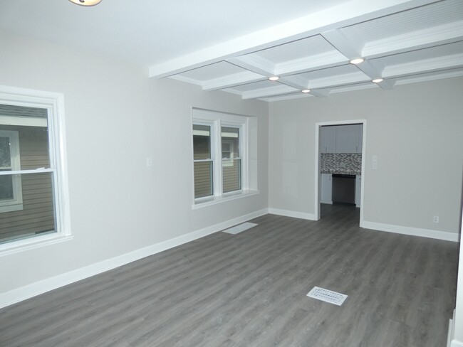 Building Photo - 1004 E 22nd Ave