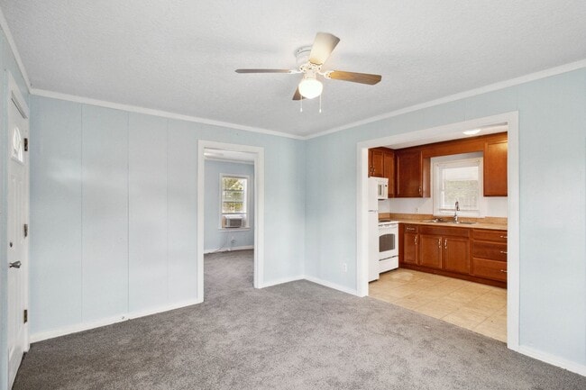 Building Photo - Charming 1/1 Home in St. Cloud Close to th...
