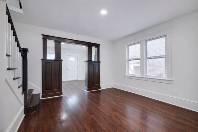 Building Photo - 512 Brown St