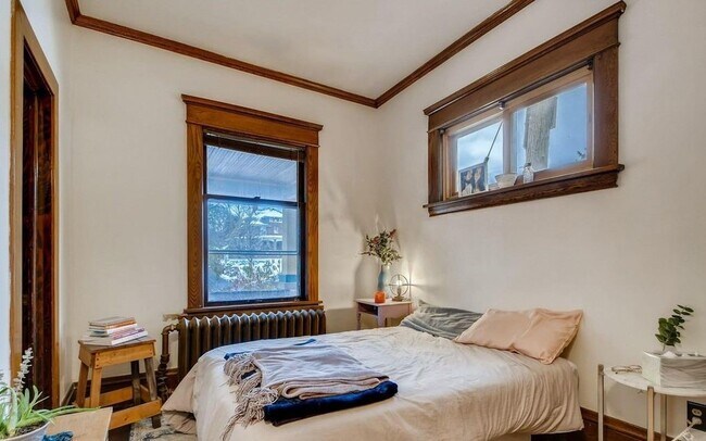 Bedroom - 100 Lexington Pkwy N