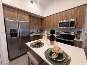 Building Photo - 2000 Van Buren St