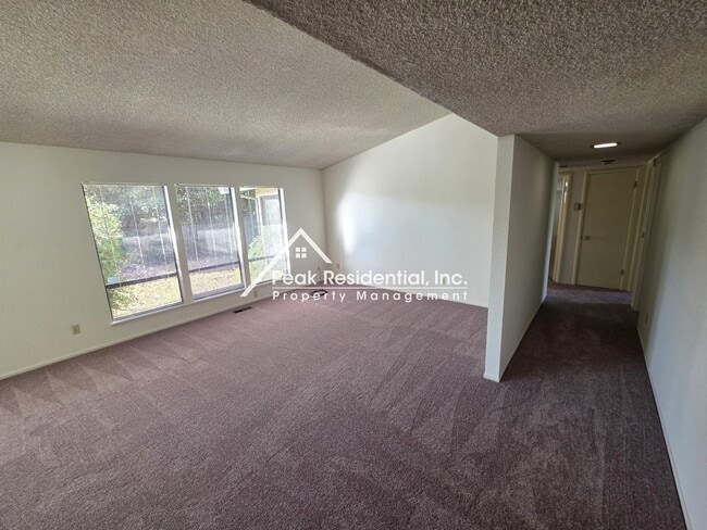 Building Photo - Spacious Greenhaven 3bd/2ba Home with 2 Car Garage