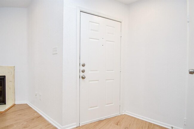 Foto del edificio - 11201 Lynbrook Dr