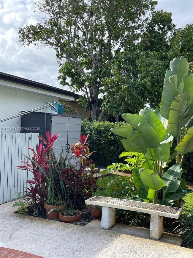 Foto del edificio - 2230 N 50th Ave