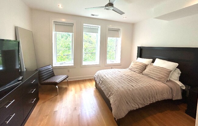 Foto del edificio - 261 Leverington Ave