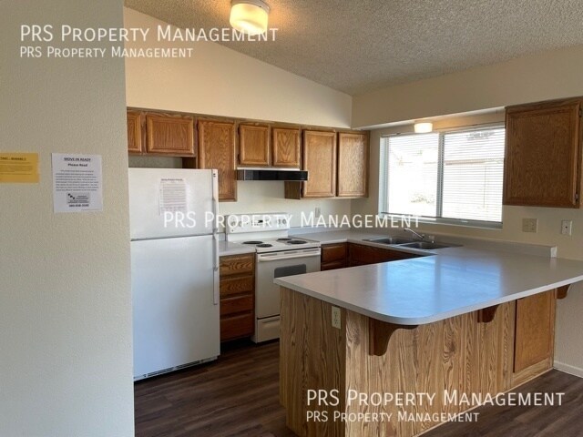 Foto del edificio - AVAILABLE NOW!!