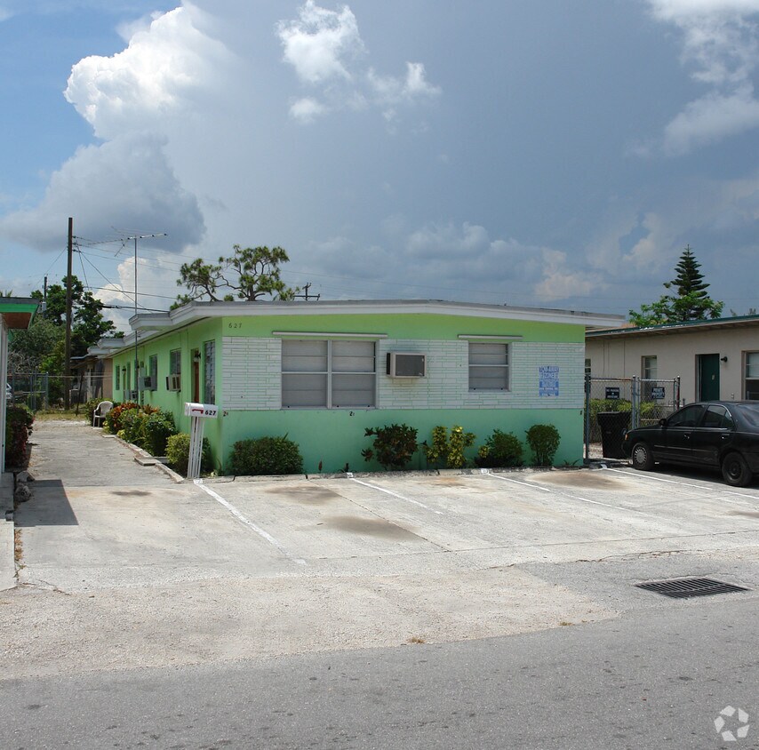 Primary Photo - 625-627 NW 15th Ter
