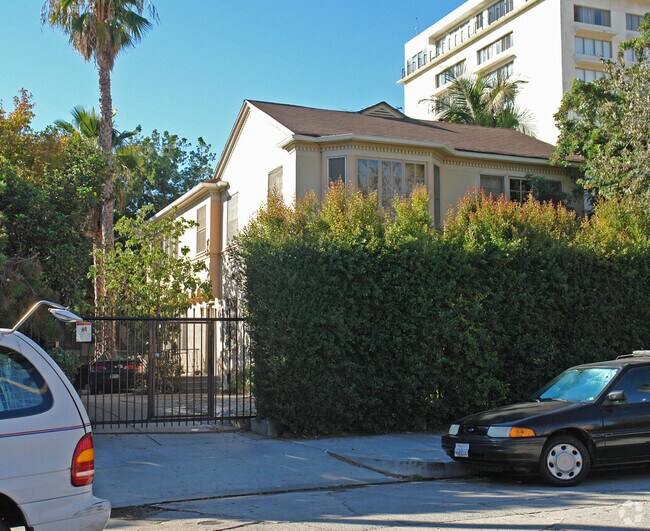 Building Photo - 1807 Grace Ave