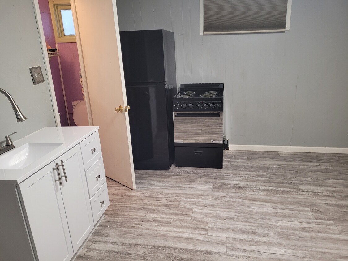 117 3rd Ave Unit Studio, Kingston, PA 18704 Apartments in Kingston