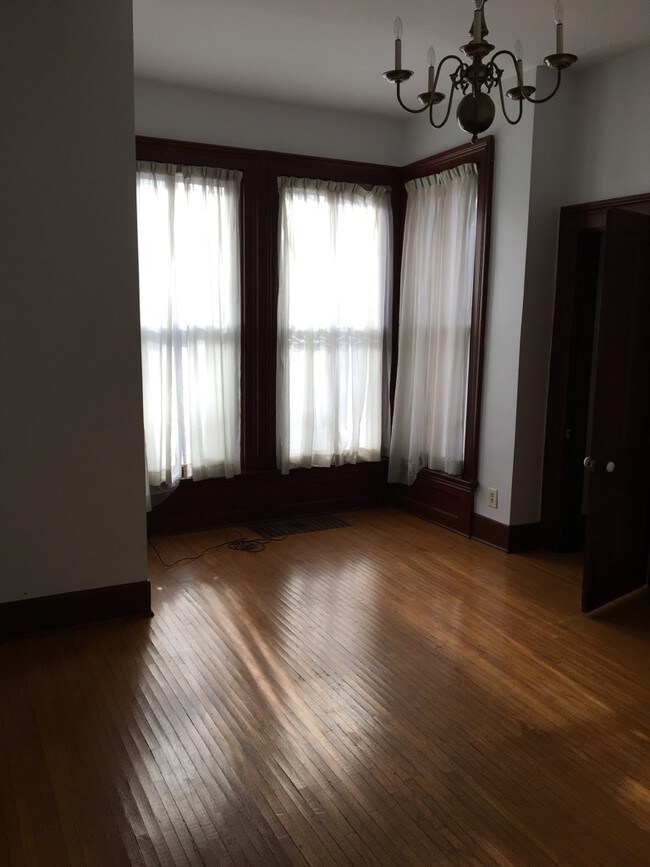Foto del edificio - 302 Perrin Ave