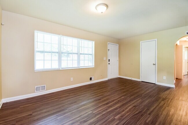 Building Photo - 2036 Terry Ln