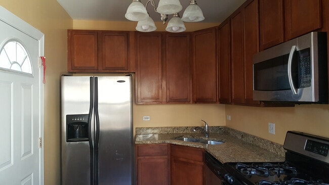 Foto del edificio - 2243 W Rosemont Ave