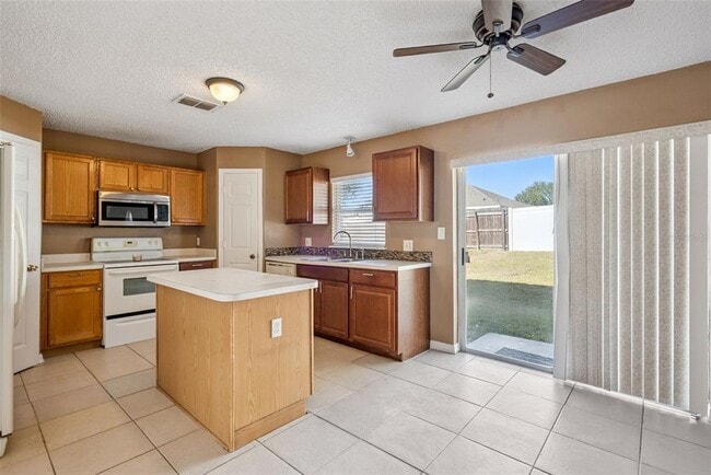 Foto del edificio - 965 Welch Hill Cir