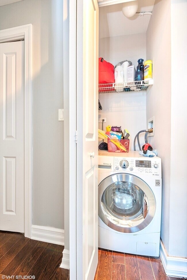 Photo - 3033 N Sheridan Rd Apartment