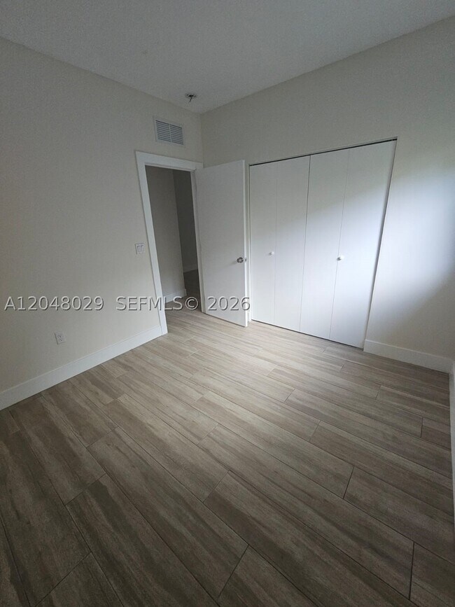 Foto del edificio - 5428 NW 3rd Ave
