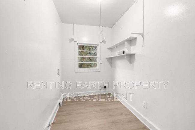 Foto del edificio - 221 Lawson Rd