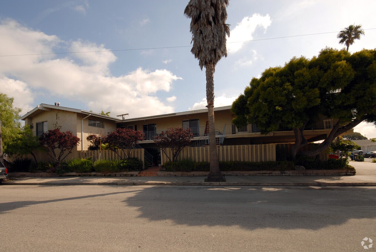 Foto principal - 4544 Westlawn Ave
