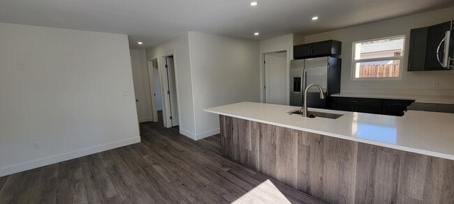 Building Photo - New Construction Walking Distance to CMU