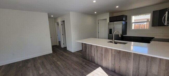 Foto del edificio - New Construction Walking Distance to CMU