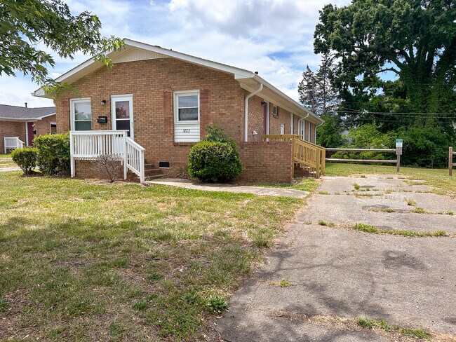 Foto del edificio - 3123 Fairbrook Dr