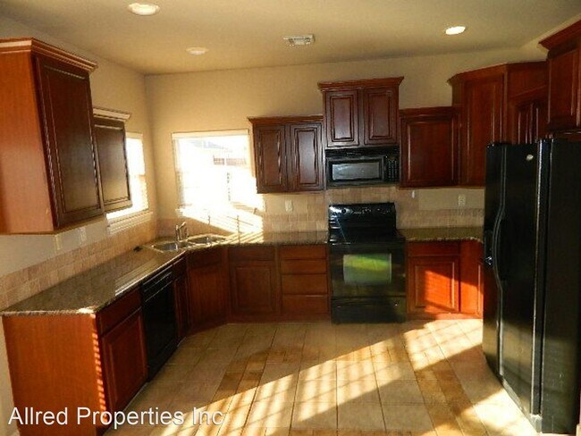 Building Photo - 3 br, 2 bath House - 1900 SW Elington St.
