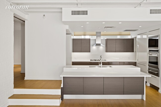 Building Photo - 28 Laight St