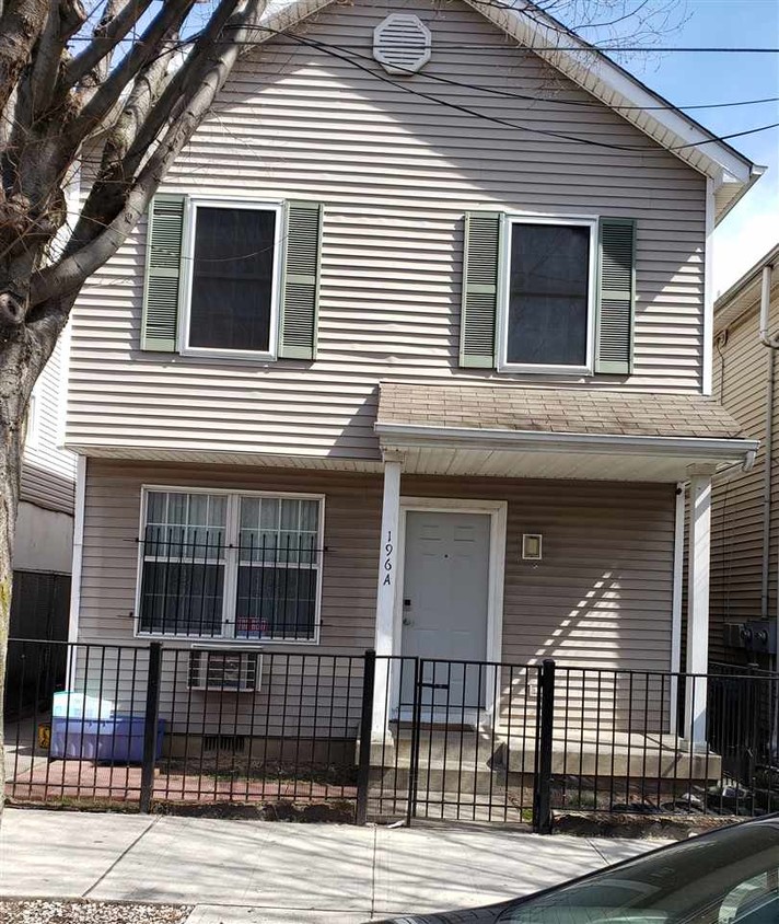 Primary Photo - 196 Dwight St