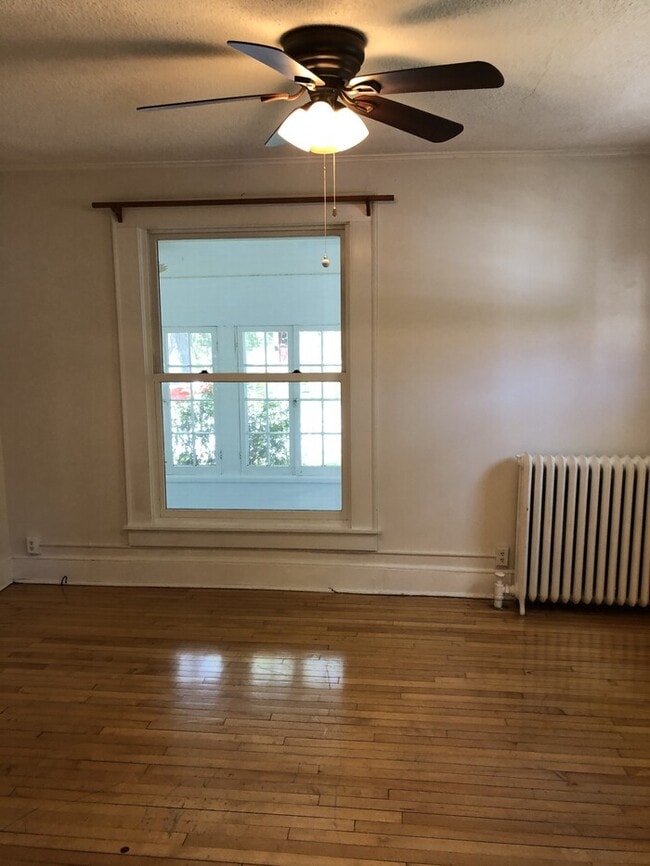 Building Photo - 4BR 2BA HOME IN UPTOWN AVAILABLE 10/4!
