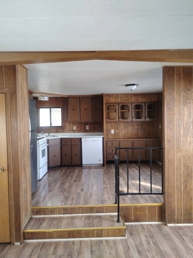 Building Photo - SALINA RENTALS - TRLR #5