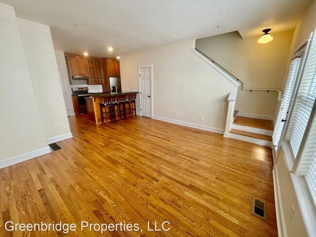 Building Photo - 2 br, 1.5 bath House - 2569 NW Thurman St.