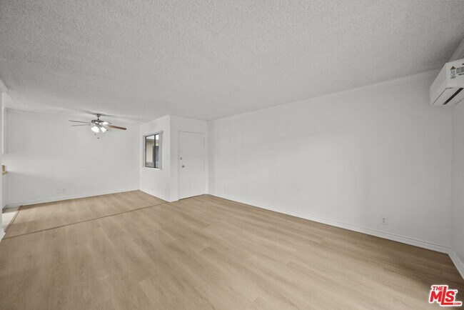 Foto del edificio - 8371 Northgate Ave