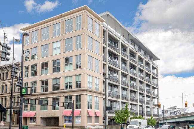 Exterior - 353 W 4th St