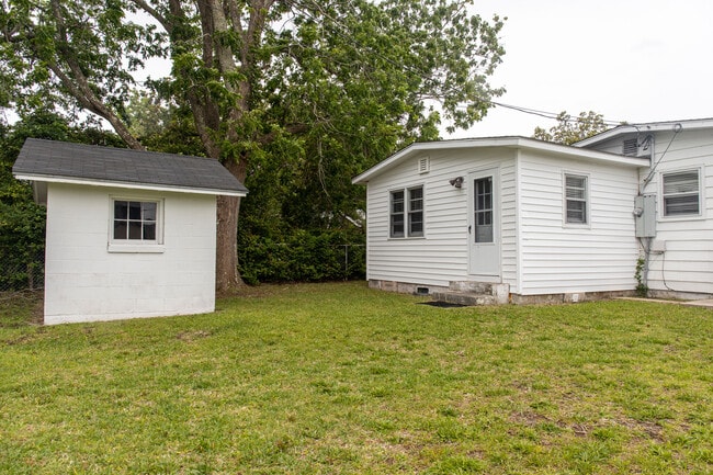 Building Photo - 304 N 11th St