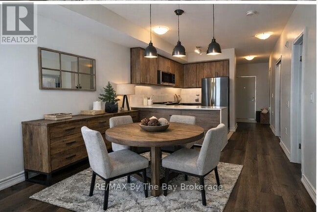 Building Photo - 5 Spooner Cres