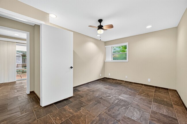 Foto del edificio - 4628 Roseneath Dr