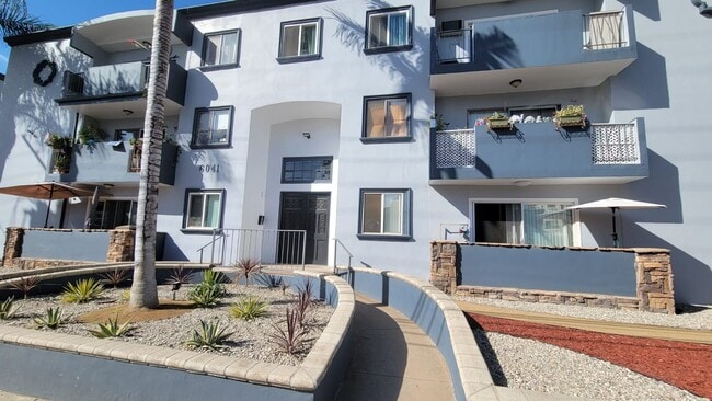 Foto del edificio - 6041 Whitsett Ave