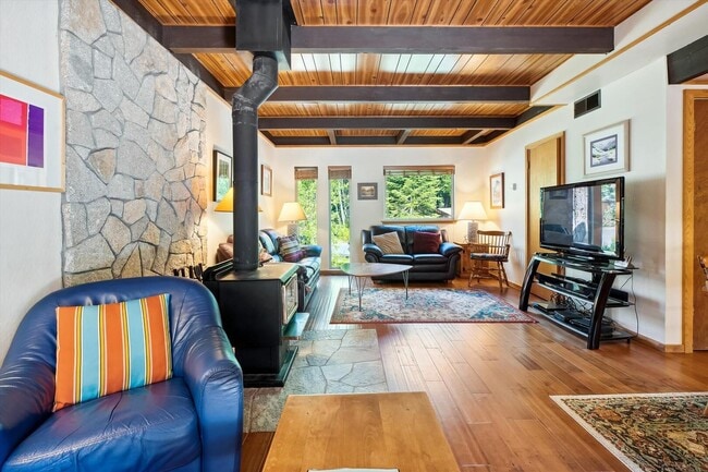 Building Photo - Alpine Meadows 3 Bedroom ski lease on Mine...