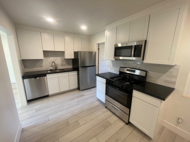 Building Photo - 812 Kelly Way