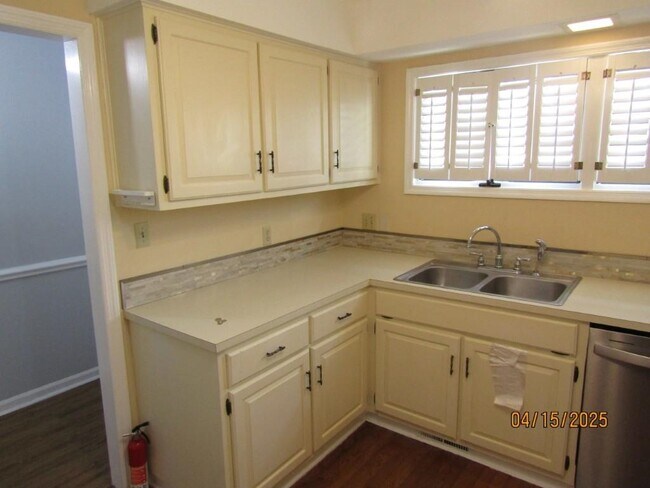 Building Photo - 603 Colony Dr