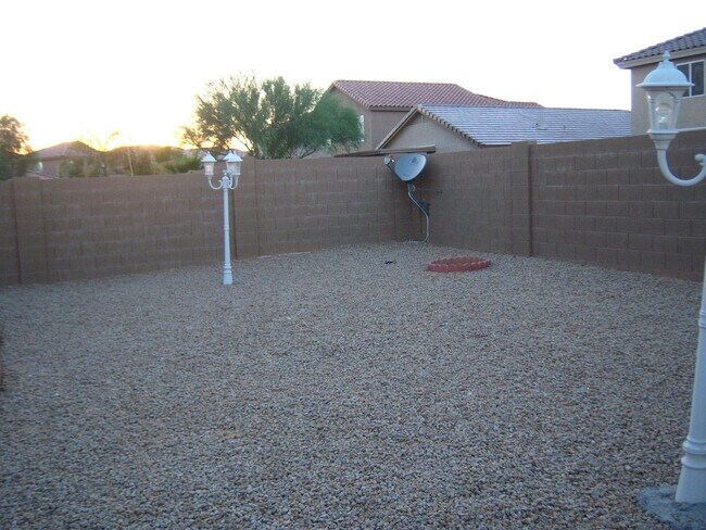 Foto del edificio - Welcome to 1056 E Lakeview Dr! Incredible ...