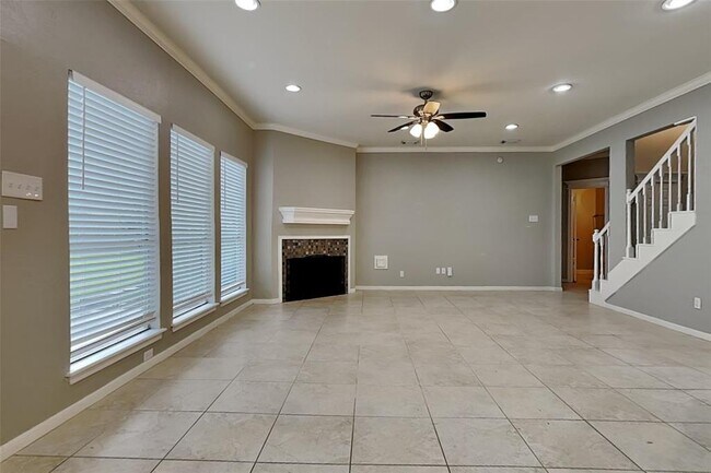 Foto del edificio - 5811 Laurel Caverns Dr