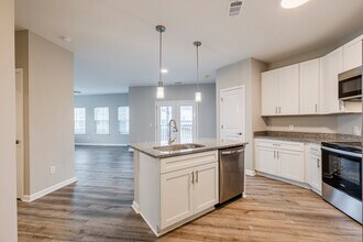 Building Photo - Parkway at 31 Apartments