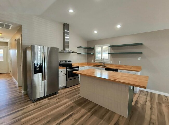 Building Photo - Beautiful 3 Bed, 2 Bath Home – Fully Renov...