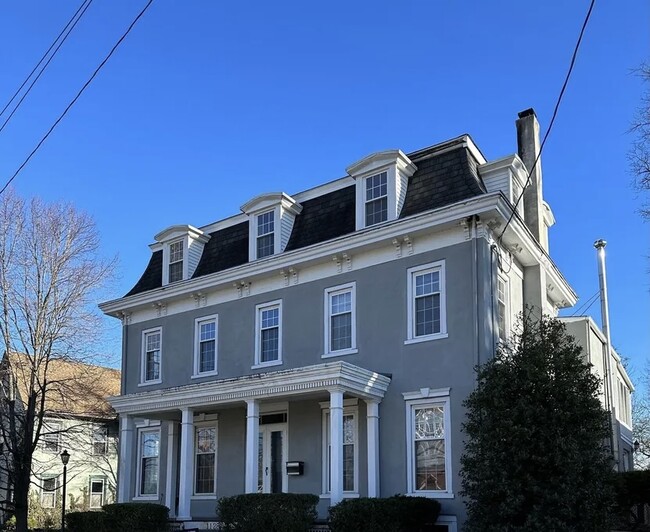 Building Photo - 1128 Kings Hwy