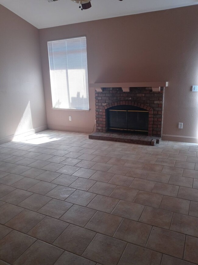 Building Photo - Desirable 1 Story Home in Weston Ranch
