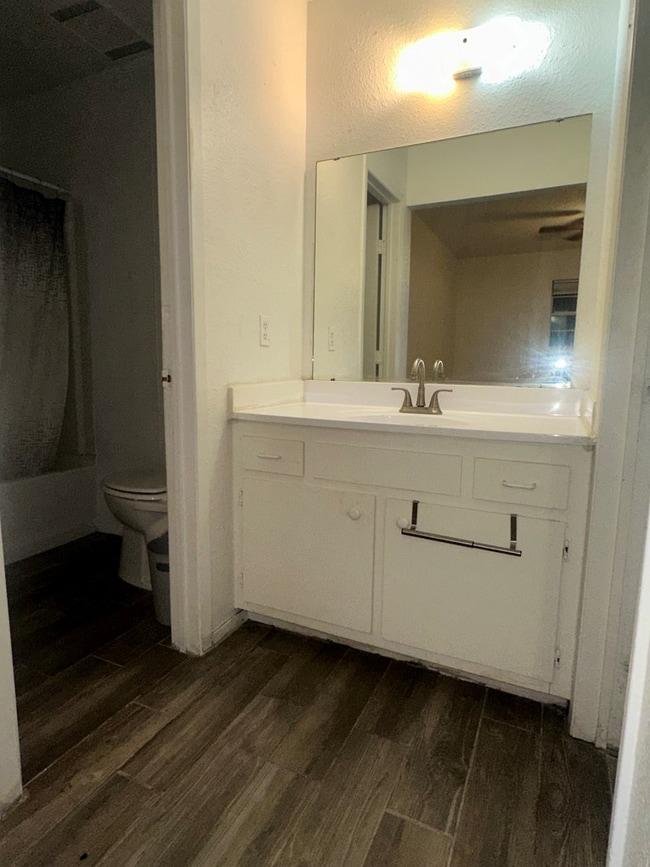 Foto del edificio - 1402 E 6th St