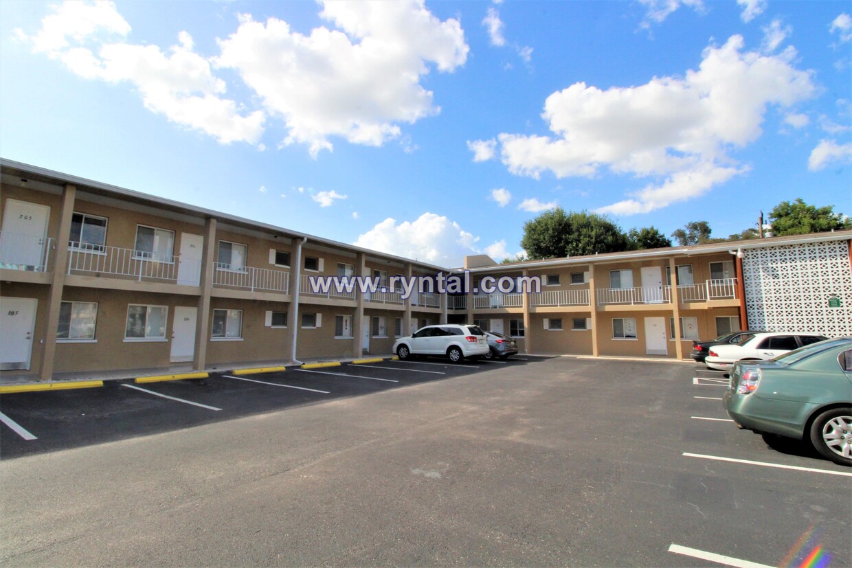 Primary Photo - 3001 Bee Ridge Rd