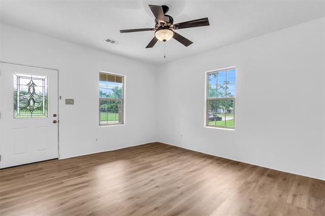 Foto del edificio - 1424 Woods Ln