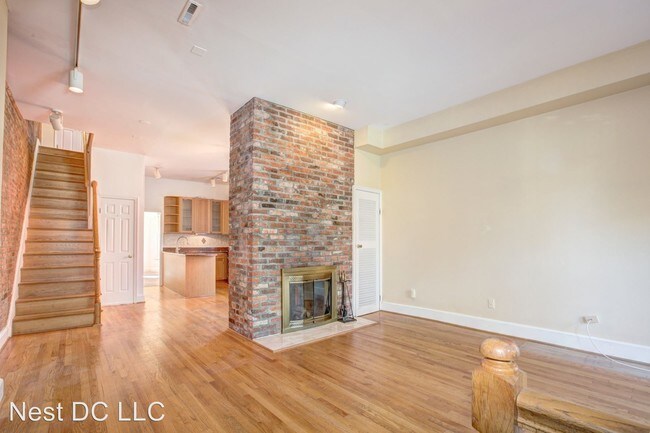 Building Photo - 116 12th St NE